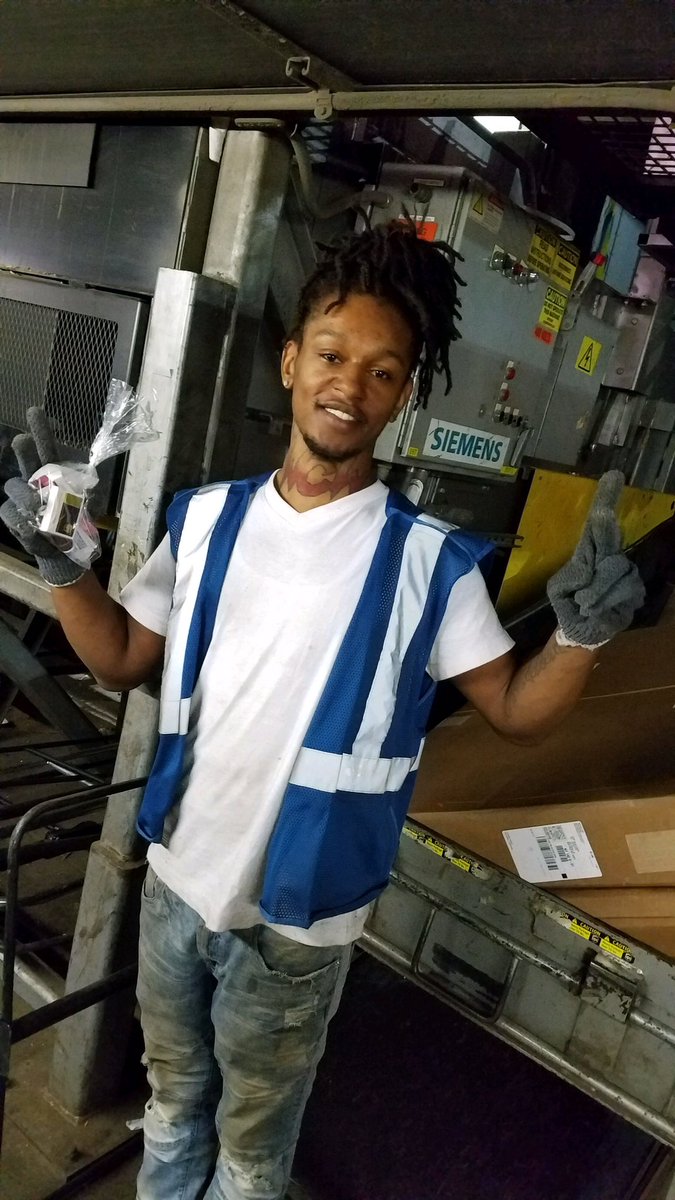 Recognizing proper lift lower techniques #NED #liftlower #recognizeandrepeat <a href="/safetyfirstNED/">Northeast District Safety</a> <a href="/jenkowalik_/">Jennifer Kowalik</a> @KurtMarxSafety