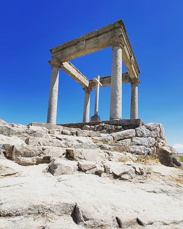 espectrunk's tweet photo. #ancent #historic #place #roman #spain #culture #alava #blue #sky https://t.co/kxK8QwfbJm https://t.co/njCyJYfzyA
