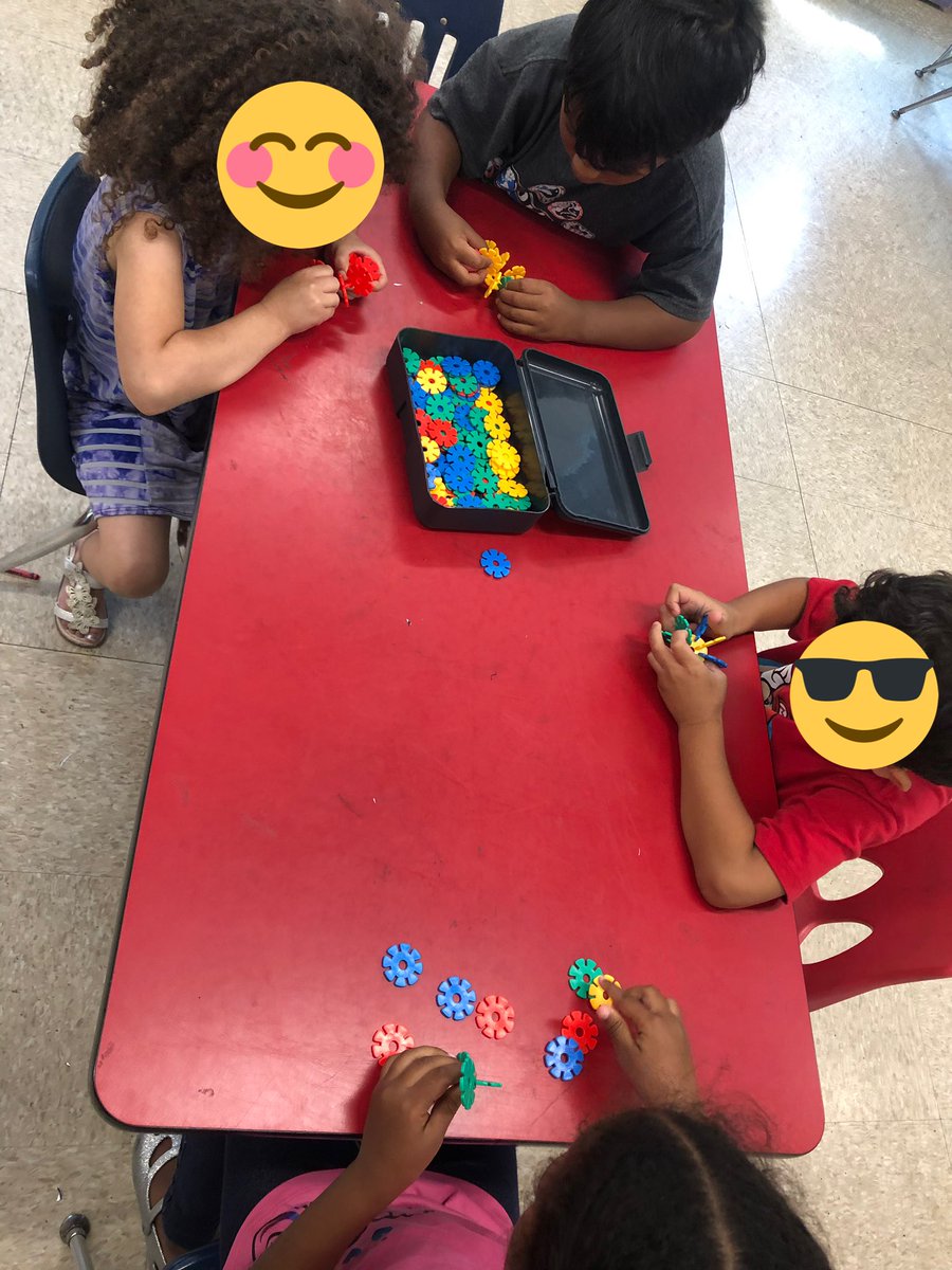 MsKallertEDU's tweet image. Ending the week using different materials to make our own house to keep out the big, bad, wolf! #weebuild #weelovebraincamp @teachnbeach1 @WeehawkenTSD @AnnaRudowsky