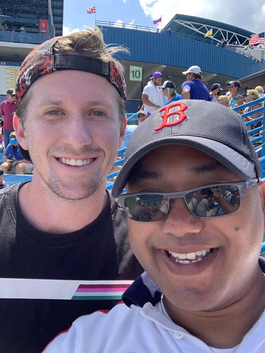 thaiguy84's tweet photo. I think we look good @Hill_Thomas! 😂😉👍🏽👍🏽#Sakkari #Sakkattack #CincyTennis https://t.co/WLDkBmV1vm