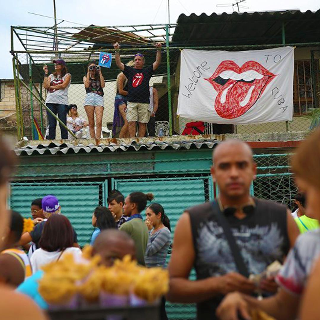 Welcome to Cuba 👄. Photo by Joe Raedle. #therollingstones