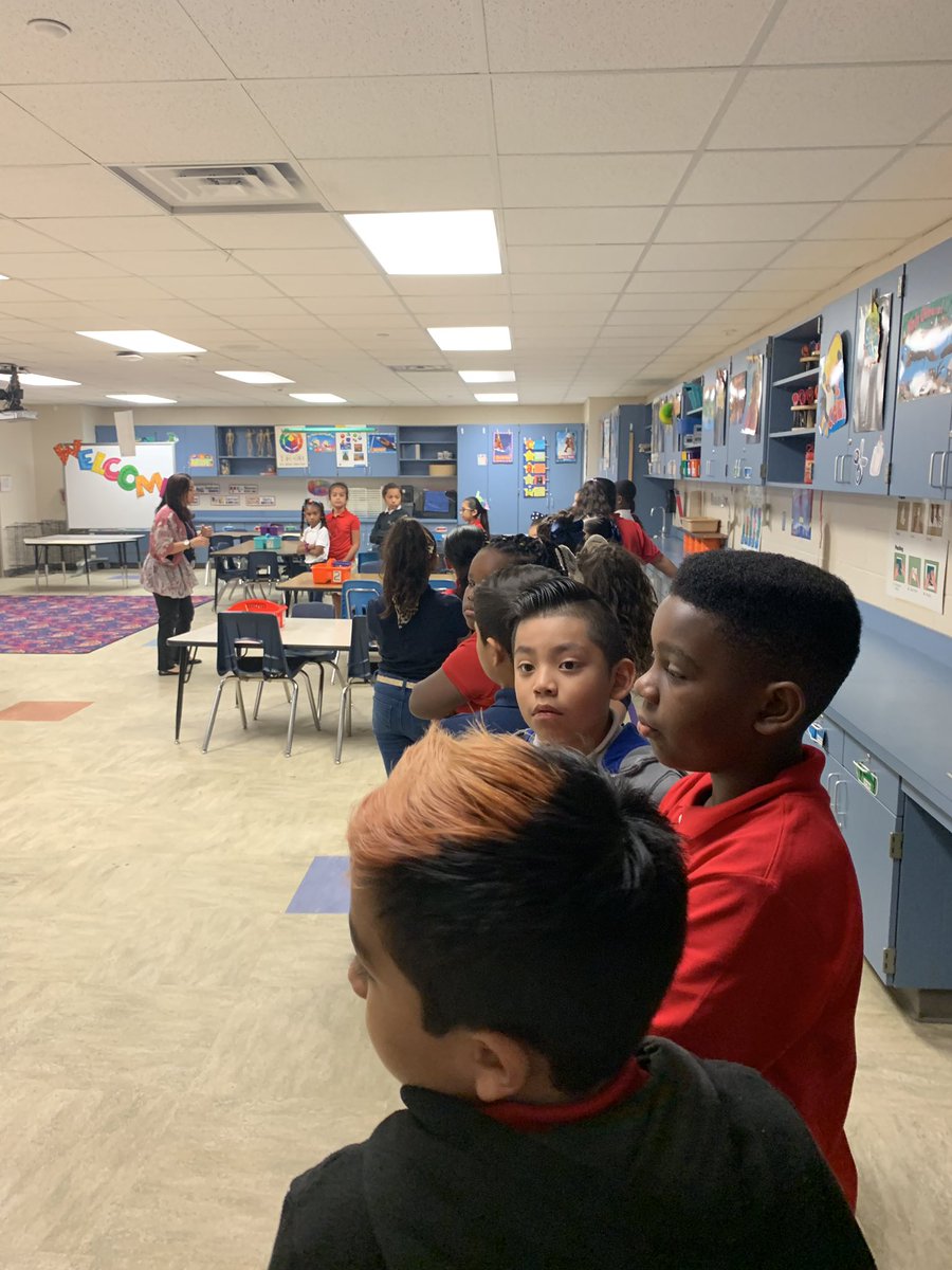 ReynoldsElem's tweet photo. Perfecting the routines! @RobertaLangan1 practicing routines for entry and exit of ART class! 🖼 #First5days #FlightSchool #SOAR https://t.co/dNnHOGzbXC