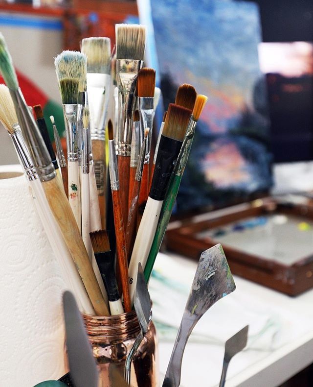 SarahB_Studio's tweet photo. How many brushes does an artist need?⁠ I woke up one day and noticed I have about 100. 😬 But I use them all!
⁠
#studiosupplies #art #artdiaries #inthestudio #artstudio #contemporaryart #emergingartist #contemporaryart #carveouttimeforart #creativehap… https://t.co/tzL5tXjkhl https://t.co/kGS5l8jKwv