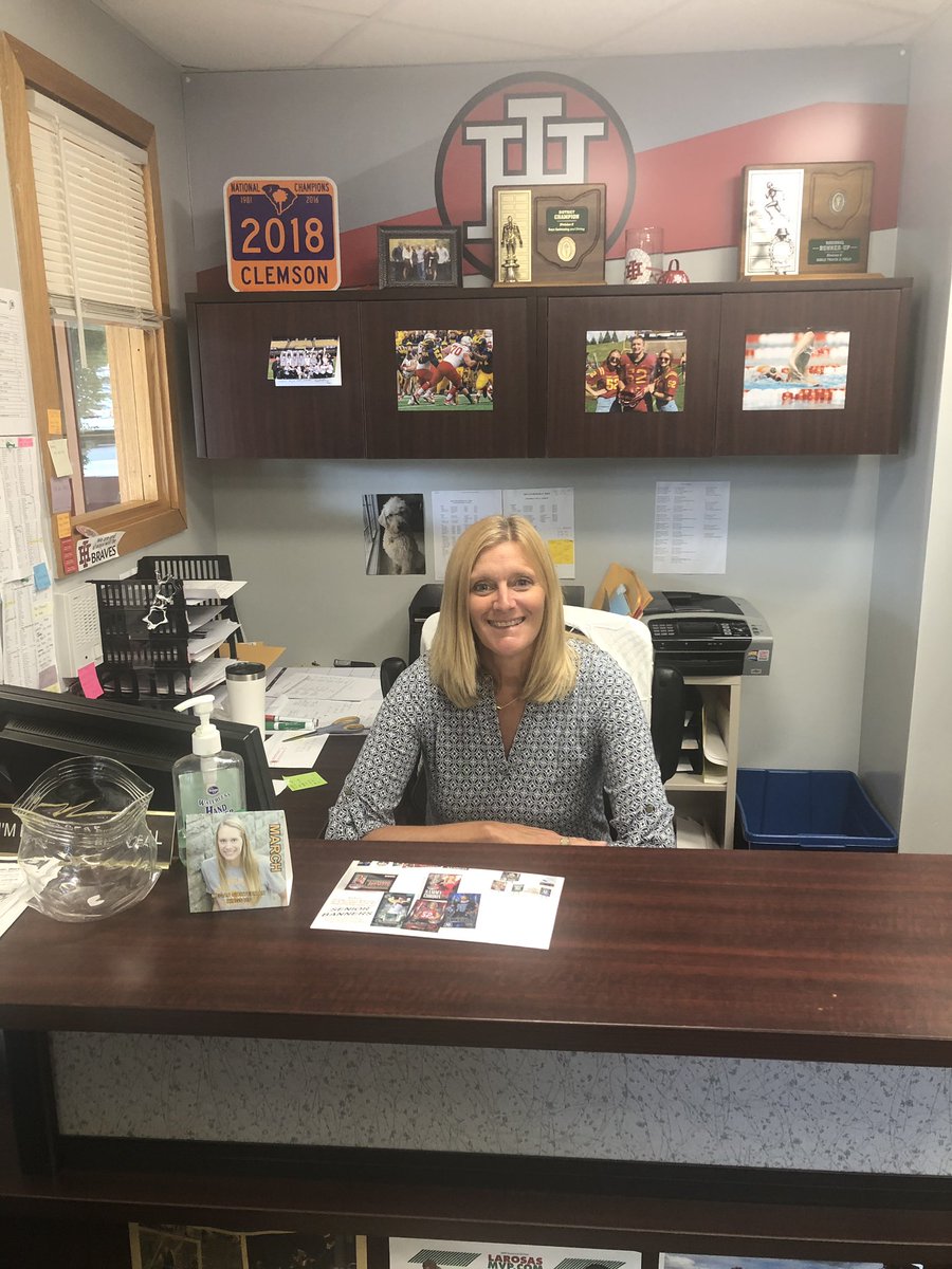 ihsuperbrave's tweet photo. Our @ihbravesad Athletics Secretary is here to help you Braves! Great to Judy greeting our students this morning at Arrival! #IHFirstday https://t.co/SI6zXoxkMR