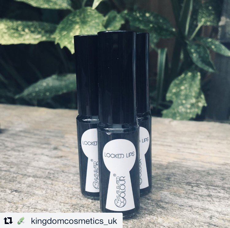 SC_Cosmetics_UK's tweet photo. Love this rustic image of our Locked lips - stop your lipstick from smudging or bleeding with this top coat. 💄

👉 https://t.co/jRhq3qw9uG

#longlastinglipstick #longlasting #topcoat #lipstickhack #veganfriendly #crueltyfree #mua #undiscoveredmua #lipsticklover https://t.co/AFWkpbtgsk