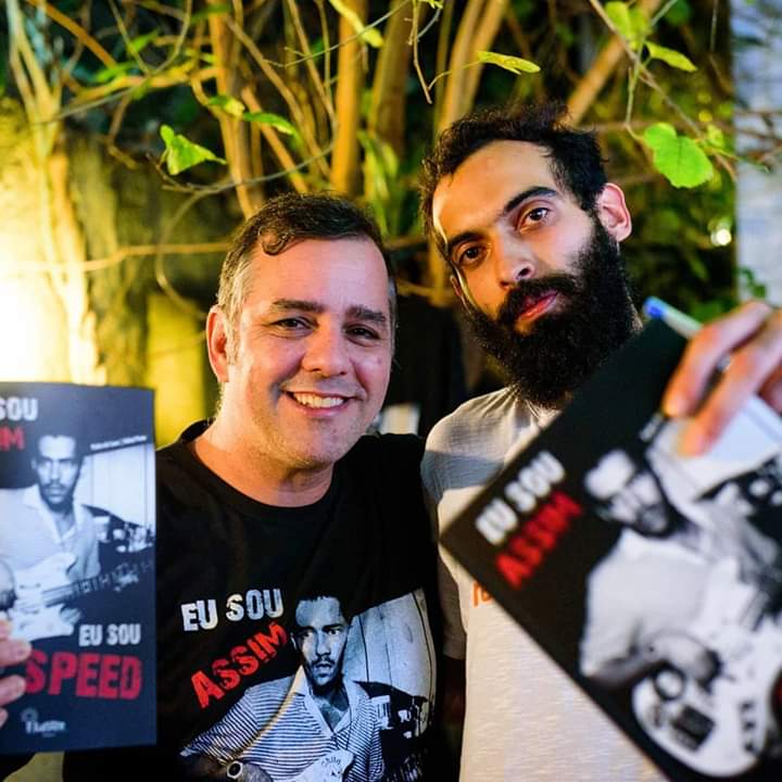 bandabeckpower's tweet photo. É hoje o lançamento da biografia do Speed em SP. Das 18h às 22h inaugurando o @espaco_paranois1347 ❤ entrada franca, é só chegar! Livro a 40 e camisa a 50 📚📷 #speedfreaks #speed #speedvive #mantenhaorespeito https://t.co/mrHG4ahyt6