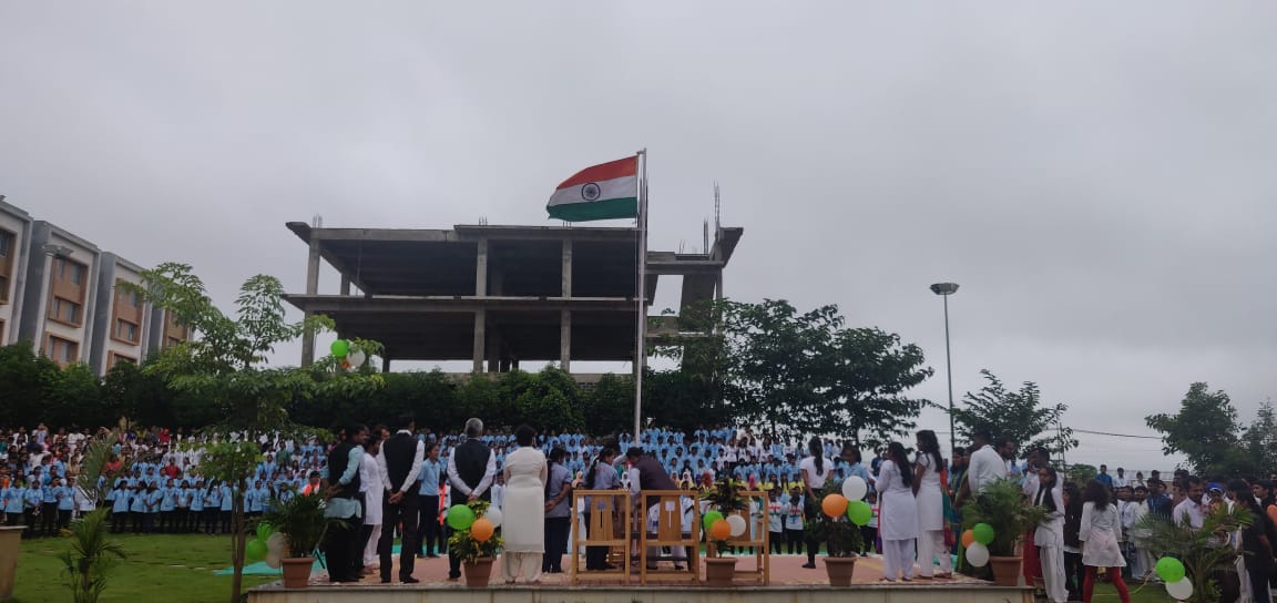 dcseLEAD's tweet photo. On behalf of #IndependenceDay Deshpande foundation Family gathered at @DeshpandeFdtn & @DFstartups to celebrated the day by hosting our national flag. It was delightful to remember our #braveleaders, #freedomfighters & our #soldiers.
#Aug_15 #lead #leadcampus #dflead #dfindia https://t.co/TCcL9BHVo3