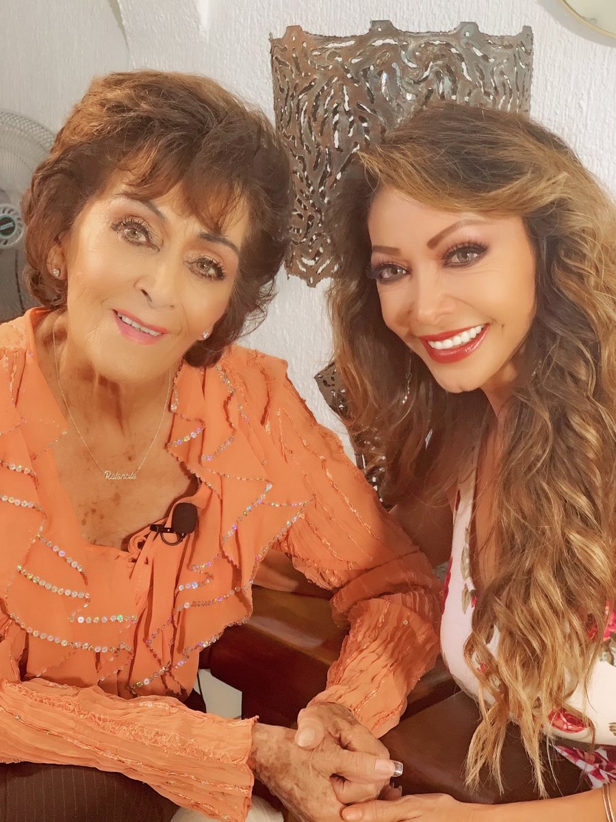 karlabarahonar1's tweet photo. HOY!! En Tiempo de...Karla Barahona a las 22:00hrs CADENA H
NO SE PIERDAN la gran TRAYECTORIA de nuestra queridísima primera actriz y cantante de la época de oro del cine mexicano IRMA DORANTES 🌹
#sergimass #cirobravo #franciscoouton
#facecadenah #wwwcadenahtv https://t.co/MNzr4jLpG5