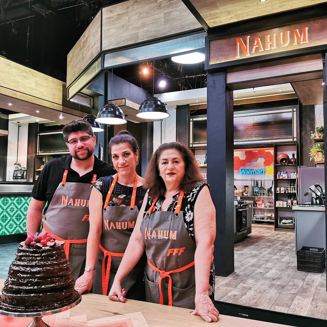 losnahum's tweet photo. Fue uno de los retos más estresantes que hemos tenido en @frentealfuegotv, pero valió la pena. ¡Nos quedó delicioso y nos dio el pase directo a la gran final!
#FamiliasFrenteAlFuego https://t.co/F6ScYc239Y
