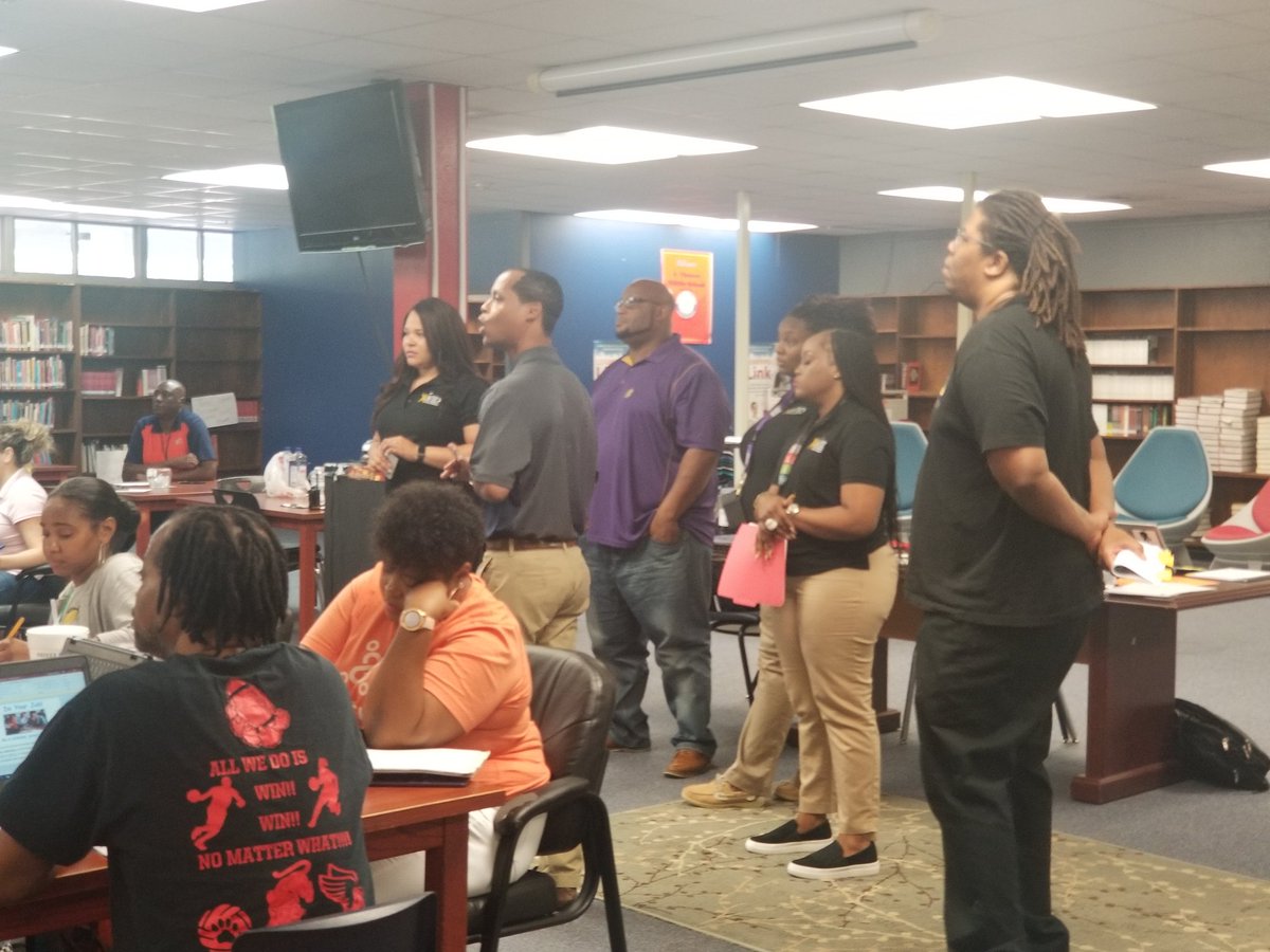 Tjoseph111's tweet photo. @atmscougars teachers ready and willing to learn the AVID WAY!! @Rwillrich2 @EDUkhalessiAB @VernitraShivers @kroute82 https://t.co/f2YvctFQ7w