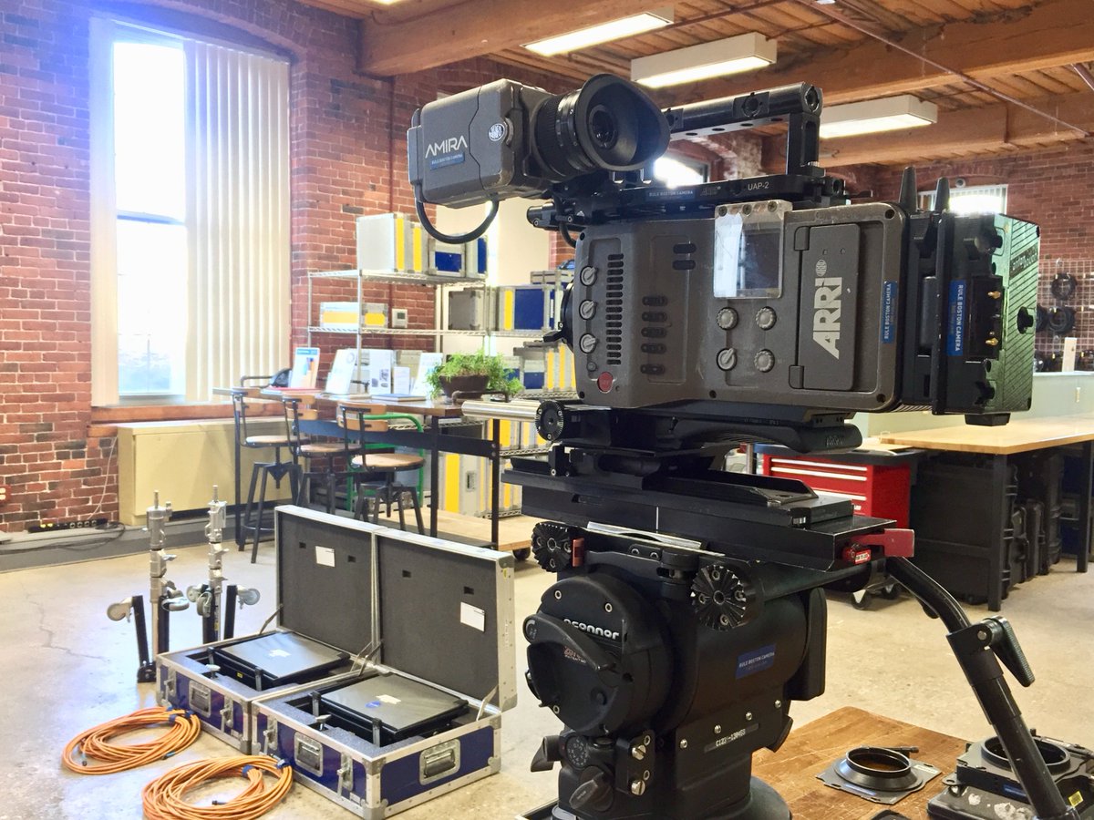 rulebostoncam's tweet photo. Gearing up for one of today's check-outs in the AC Lounge with the @ARRIChannel Amira, @ZEISSLenses Supreme Primes, and accessories from @rtmotion, @SonyProUSA, @Teradek, @Anton_Bauer, @OCon_com, and more... ⁣🔥
#rulerentals #bostonproduction #cameradept #dp #dop #ac https://t.co/iDpjTOTvSA