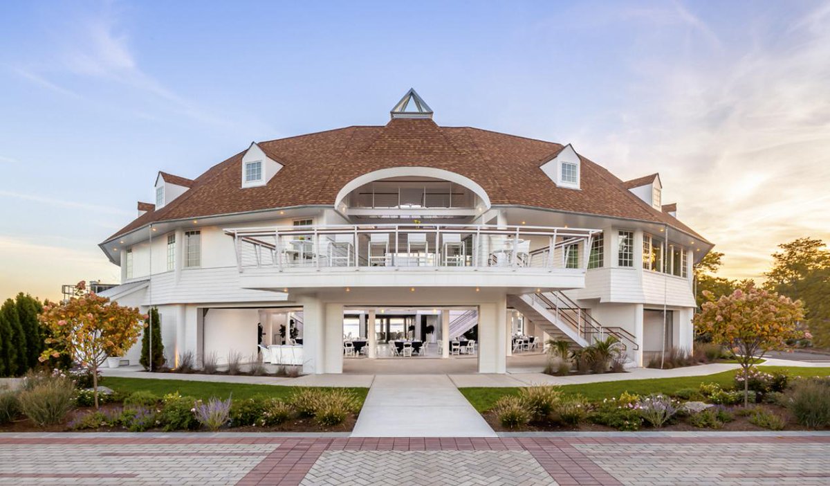 WillcoSales's tweet photo. The Tokeneke Club in Darien, CT is still one of our favorite jobs to date. It is incredible how a handful of @Renlita_Doors Solutions' Sovereign series doors can transform a space! 

#renlita #willco #custom #beachfront #innovation #design #architecture #luxury https://t.co/5poT3FaNLD