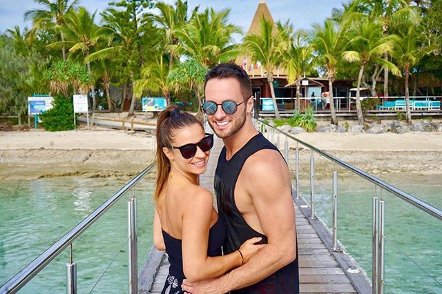 DenitsaOff's tweet photo. Toujours là l’un pour l’autre à jamais 💚 @cmillettedancer 
#friendship #partnerforever #besttravelbuddy #newcaledonia #voyage #aventure https://t.co/jP38CYmp8Z https://t.co/6De9I5L5pS