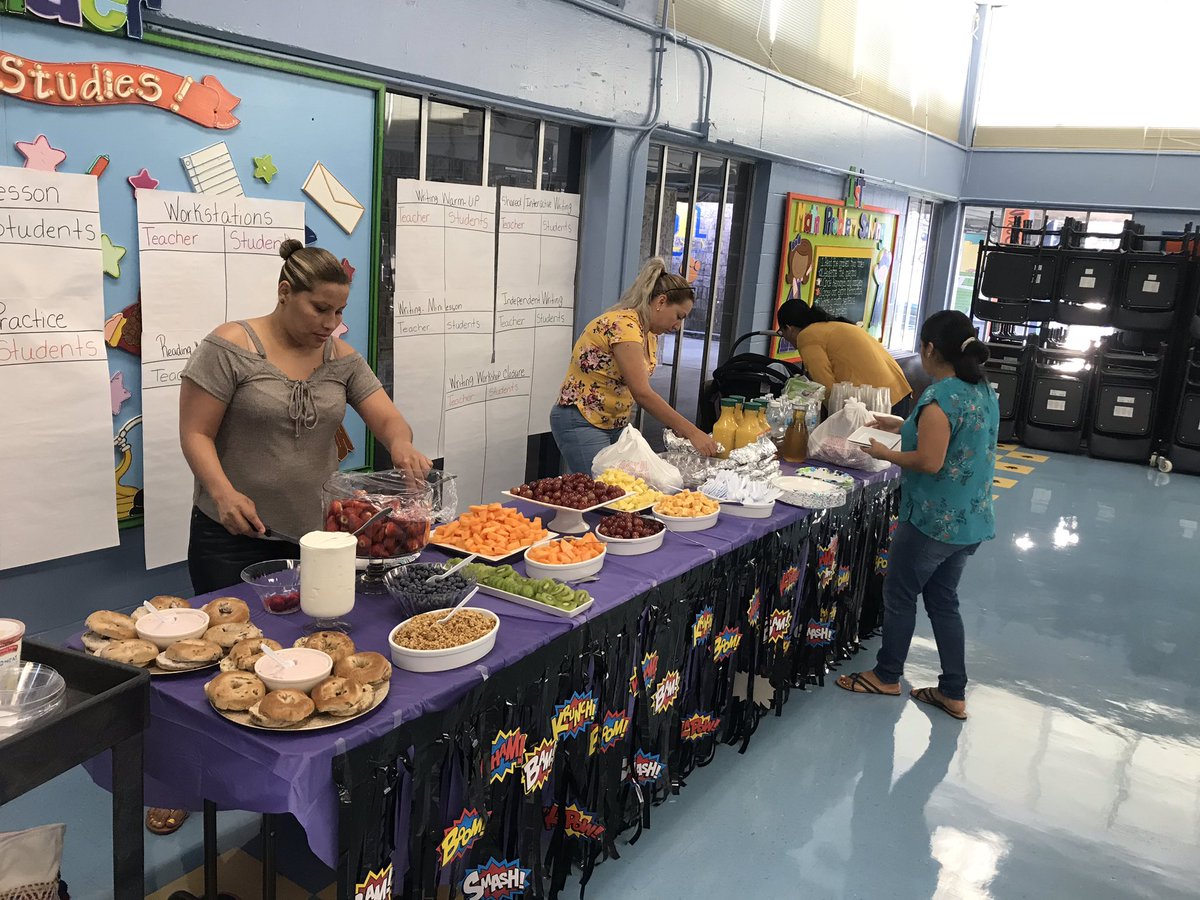 PetersenHISD's tweet photo. 🗣Thank you to our AMAZING parent volunteers for the absolutely delicious breakfast this morning!!! Great start to our SEL Day!!! ❤️ @SouthArea_HISD https://t.co/w4ZLUNaPfY