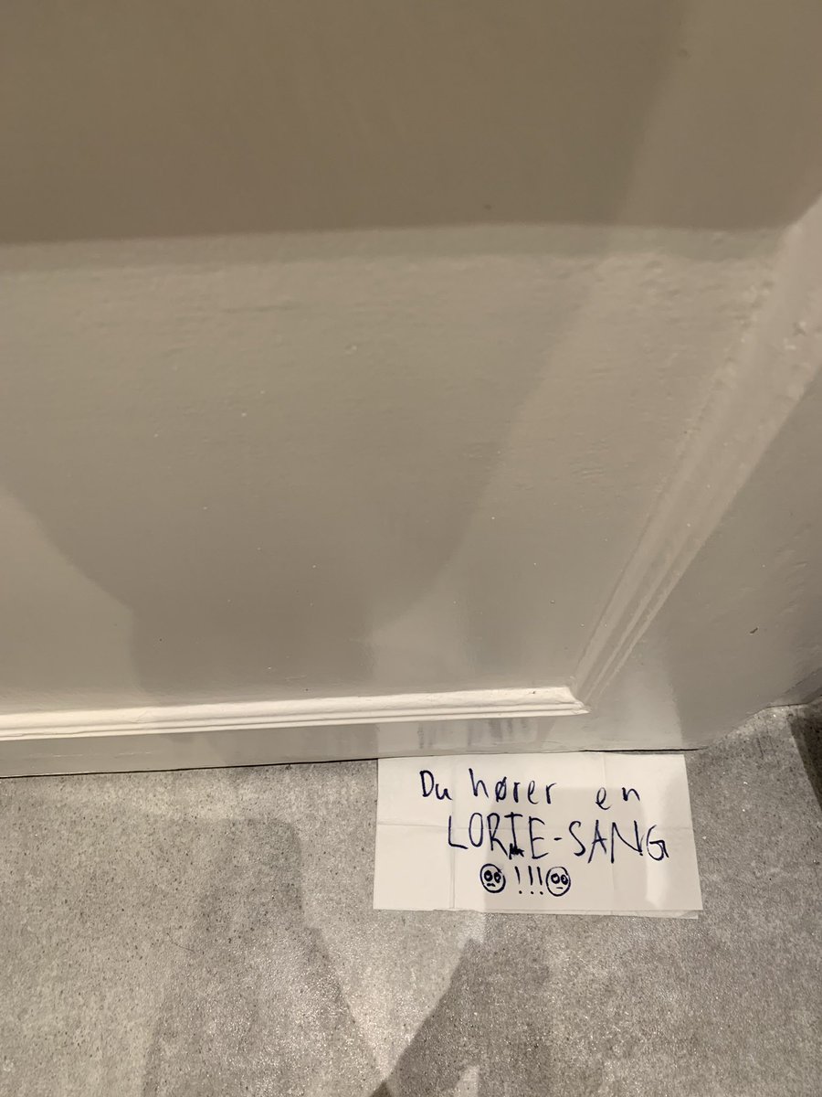 Undskyld, men hører andre mennesker ikke Unwritten i badet? Skulle spørge fra en ven, der har modtaget et par anonyme klager.