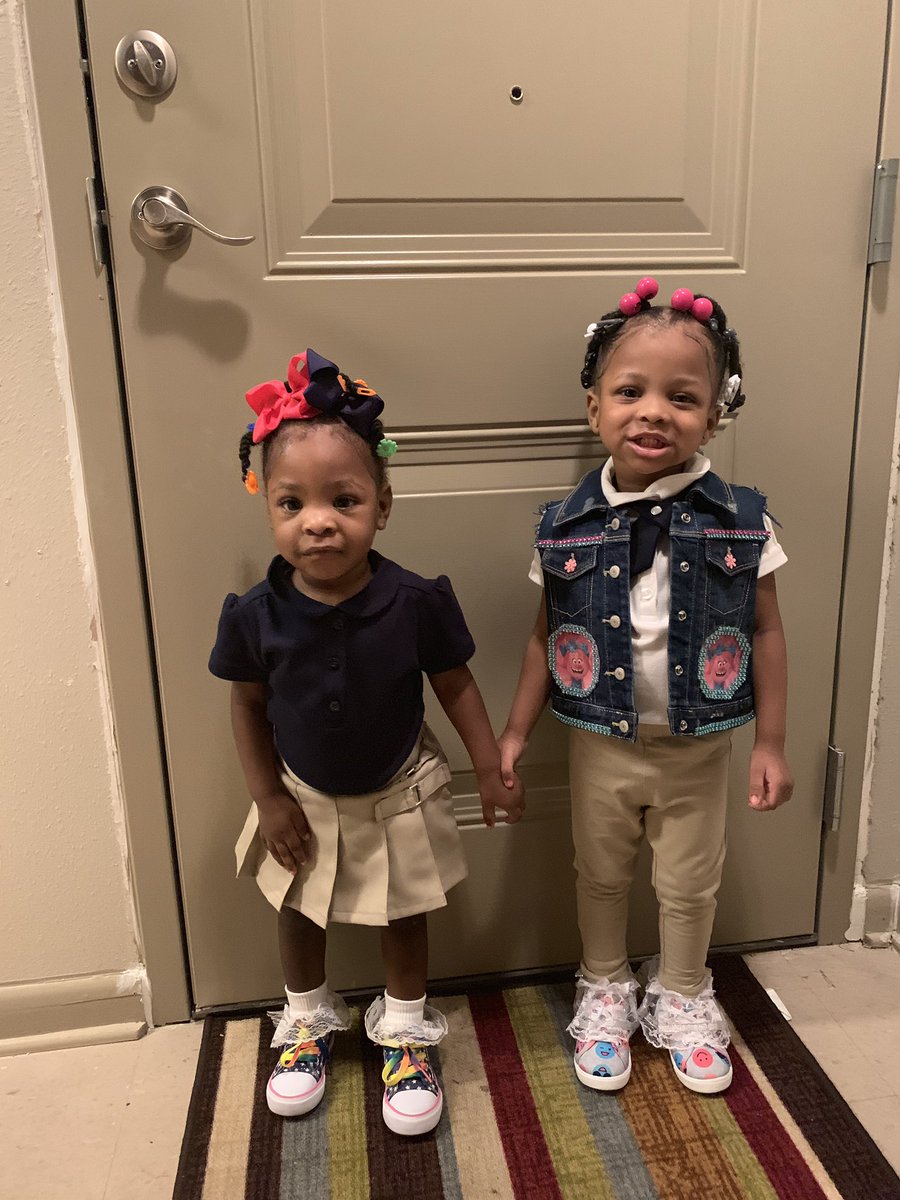 koby4real's tweet photo. My babies man I cried man I’m ain’t even gone cap dawg cuz as a father that’s a tough feeling watching you drop off your baby girl and having to leave her but like i told her ima always come back for her #Alwayssss 😍🥰😢😩 https://t.co/Dc1zW58i8R