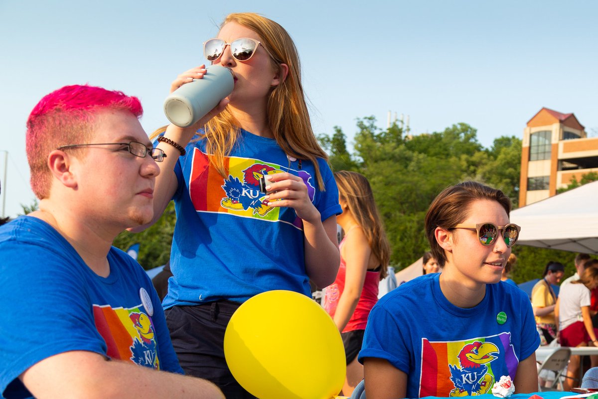 UnivOfKansas's tweet photo. Hawk Week: A week so big, we couldn’t fit it into seven days. Get the app and start planning your schedule: https://t.co/AKDJklZxbL
#KUHawkWeek https://t.co/mYX2jYsjkJ