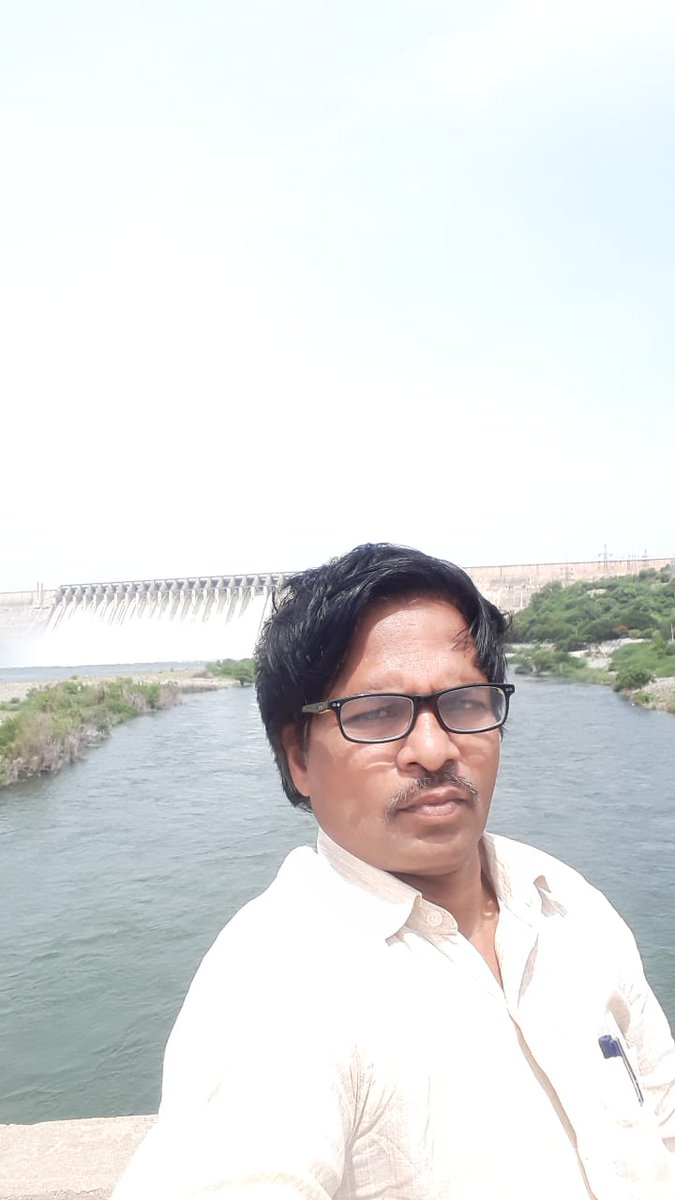 bhargavi246's tweet photo. @PMOIndia  Sir my father is stranded somewhere in Nagarjuna Sagar . We are feeling helpless because there has been no contact since  12/8/19 b/w 10 -12 pm. PLEASE help us locate him. We are only two daughters. https://t.co/5wzFLXewwP