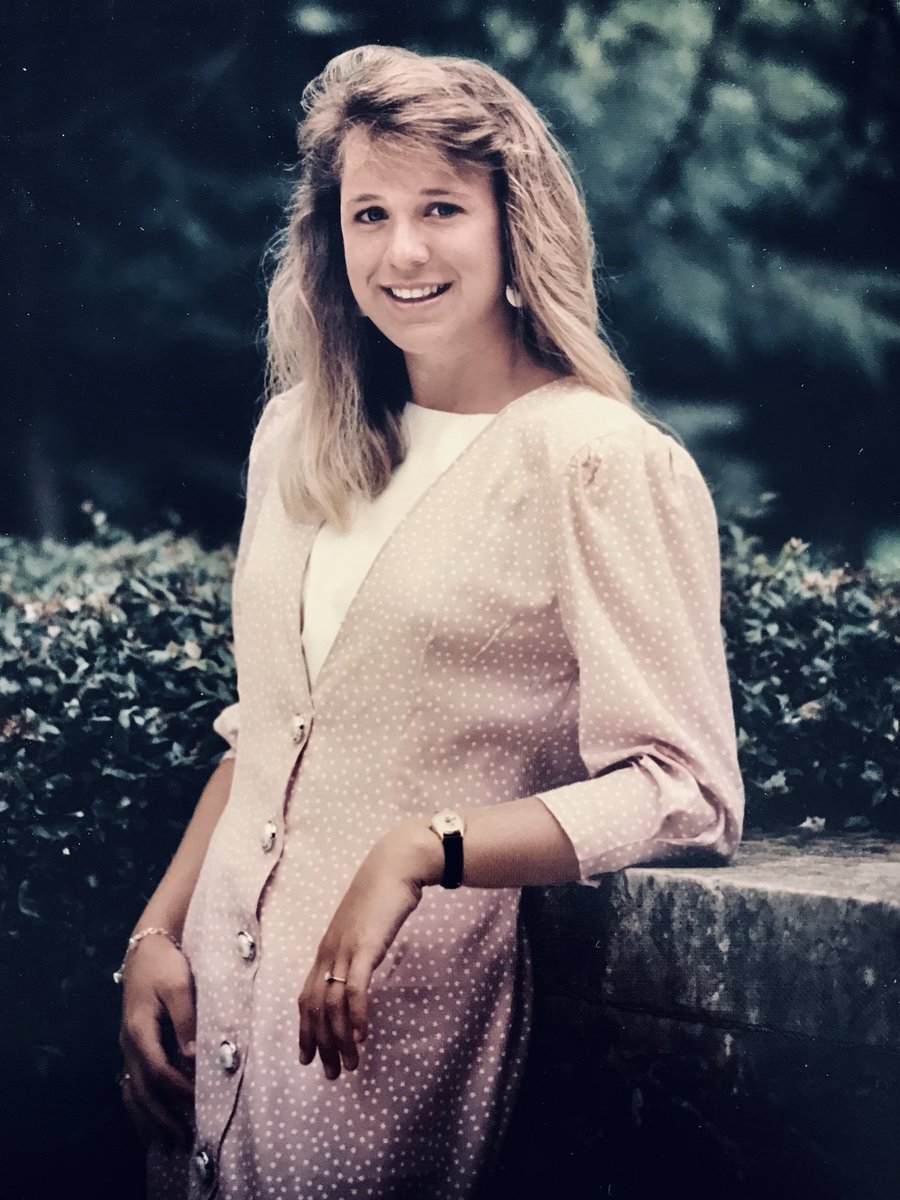 ShannonHeathPR's tweet image. School is back in session.  To commemorate, I share my gravity-defying hair in this #TBT Senior portrait 
#BacktoCool
#bighairdontcare