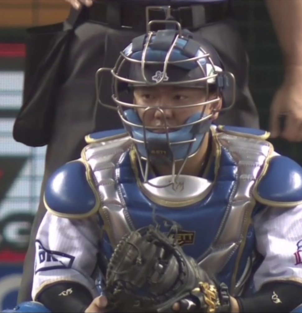 バックネット裏 野球道具ブログ更新中 Twitterissa ハタケヤマのミットと マイケルジョーダンのフィンガースリーブを使用する ライオンズ 森友哉 選手 道具からみるプロ野球