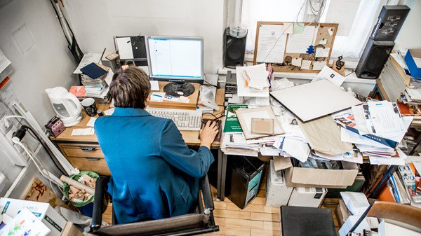 THINKERSbrain's tweet image. &quot;You better go clean up your room!&quot;  or not!  zcu.io/YkkD  Messy desk is a sign of a _____  #ThinkCreateShare #WhatsYourSpace