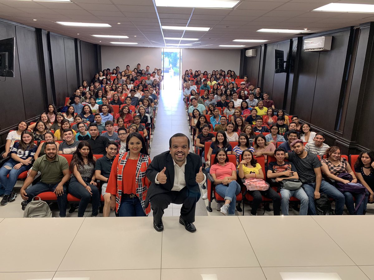 gentepeque's tweet photo. Terminando conferencia en la Facultad de Ciencias de la Administración en la Universidad Autónoma de Coahuila. Muchas gracias directora Yazmin Cervantes Avila por la invitación y por su gran corazón hacia los alumnos. Aquí estamos. #ConActitud
#TallaBaja
#GentePequeña https://t.co/ug2saYlFoE