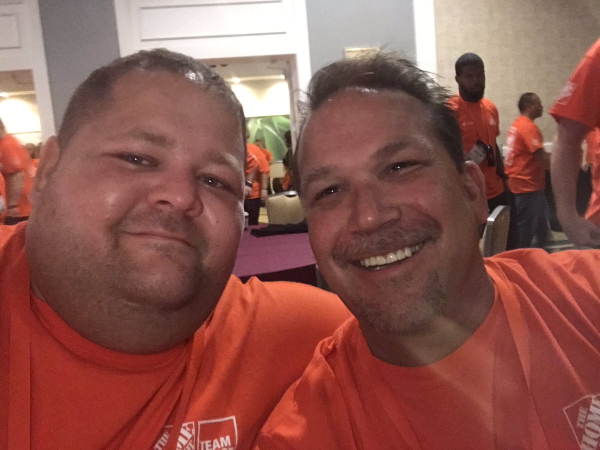 BlakeColeTHD's tweet photo. Finished working with @HeroBoxOrg to send out packages to our troops. @Airtruck41 and I helped our #SWbest #MET peers put together 250 boxes to ship out! Great job Gene! #GiveBack #METforum @PruittKevin @BLambert1414 https://t.co/BilRcQBYoy