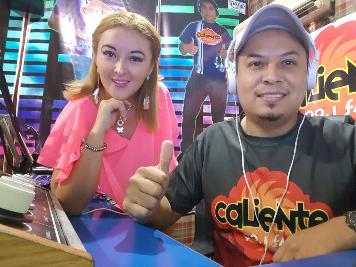 RadioLaCaliente's tweet photo. En cabina @yami_lemus901 &amp; @Deejaynemesis 
#LaFormulaNueveCeroUno sonando con todos los poderes en este jueves de CHANGARRO

Línea Telefónica: 26612023
WhatsApp: 76434264
Instagram: @caliente90.1fm
Twitter: RadioLaCaliente
Facebook: Radio La Caliente Fm El Salvador https://t.co/is0UtVmoIt