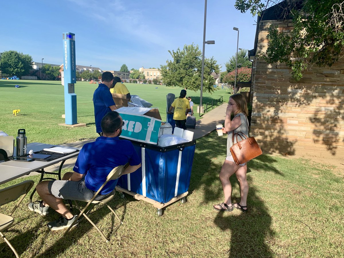 CIOPaige's tweet photo. 📲IT HELP at Sorority Row move-in happening now! Stay cool y’all! @utulsa #TechSupport #GreekLife #utulsa #gotwifi #IT4TU https://t.co/EaM9m09Ezu