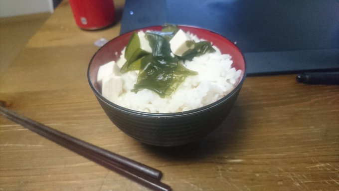 本日の夜食は猫まんま。
おいひい。 