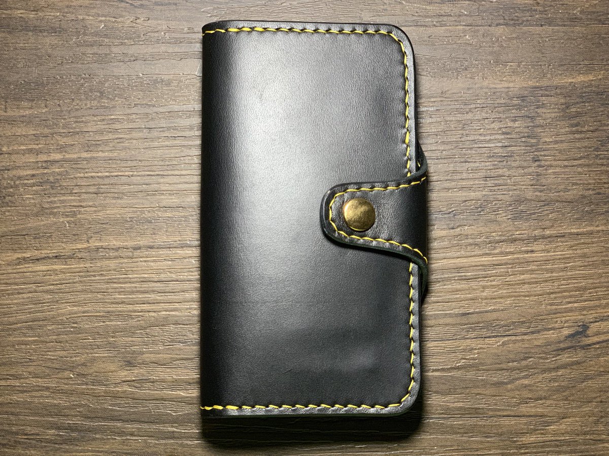 DestinoLeather's tweet photo. IPhone XS
手帳型ケース

#destino_leather #日本 #長崎 
#長崎市
#jamrue
#スマホケース
#新作 #販売中
#レザークラフト #leathercraft 
#本革 #leather
#ハンドメイド #handmade 
#手断ち #handcut
#手縫い #handsewn
#コバ磨き https://t.co/XvFrsyDj3R