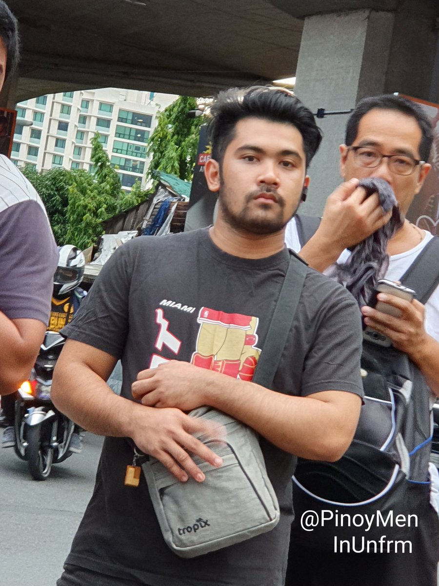 PinoyMenInUnfrm's tweet photo. Habang nasa pila: Parang ang sarap kainin or kumain ni Kyah. ๐
Baka may nakaka kilala sa kanya?
#SarapNgPinoy #RapBeh #Straight #BeardedMan #Pinoy #Kyah #Kuya #RandomStranger #CommuteDiaries https://t.co/CmtRzLVwiu
