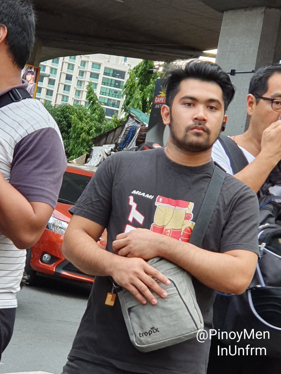 PinoyMenInUnfrm's tweet photo. Habang nasa pila: Parang ang sarap kainin or kumain ni Kyah. ๐
Baka may nakaka kilala sa kanya?
#SarapNgPinoy #RapBeh #Straight #BeardedMan #Pinoy #Kyah #Kuya #RandomStranger #CommuteDiaries https://t.co/CmtRzLVwiu