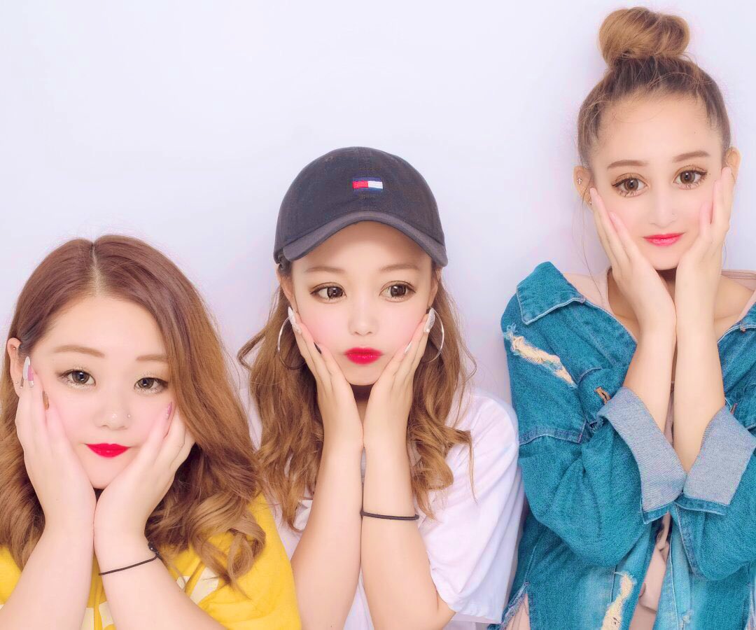 aika20010511's tweet photo. 昨日久々3人揃った✨
笑いすぎて死にそうだった
最後の花火綺麗すぎた🎇💕 https://t.co/oAEDG6F1mw