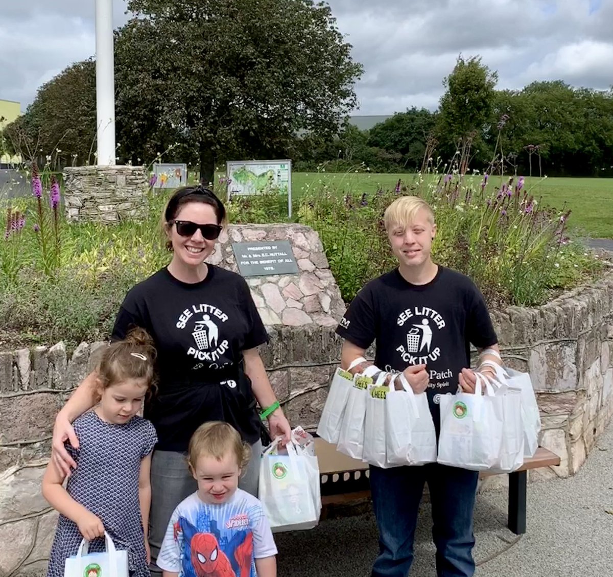 cateredplymouth's tweet photo. Happy to support the @CleanOurPatch team of volunteers 2day &amp; supply them with freshly prepared lunches to enjoy b4 they start their litter pick #CentralPark @plymouthcc #cleanourpatch https://t.co/FYMoGIbrae