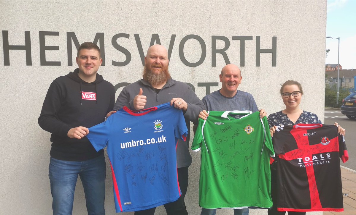 Massive thanks to Dean from @LSCABelfast and John from #communitypolice for engaging with us here at #HemsworthCourt on to how best to challenge #Dementia within the community of North #Belfast  and especially for providing these signed shirts for our upcoming raffle!!