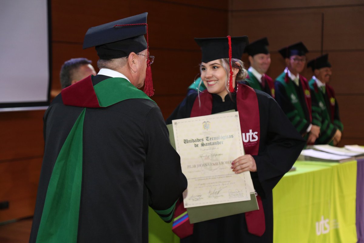 Unidades_UTS's tweet photo. #GradosUTS Bucaramanga (Ceremonia VIII - 15 agosto 2019) 🎓📜
El rector UTS @olengerke graduó a 107 estudiantes que culminaron con éxito su formación técnica y tecnológica en diferentes programas académicos.
#SoyUteísta ✅ https://t.co/y685Kana6B