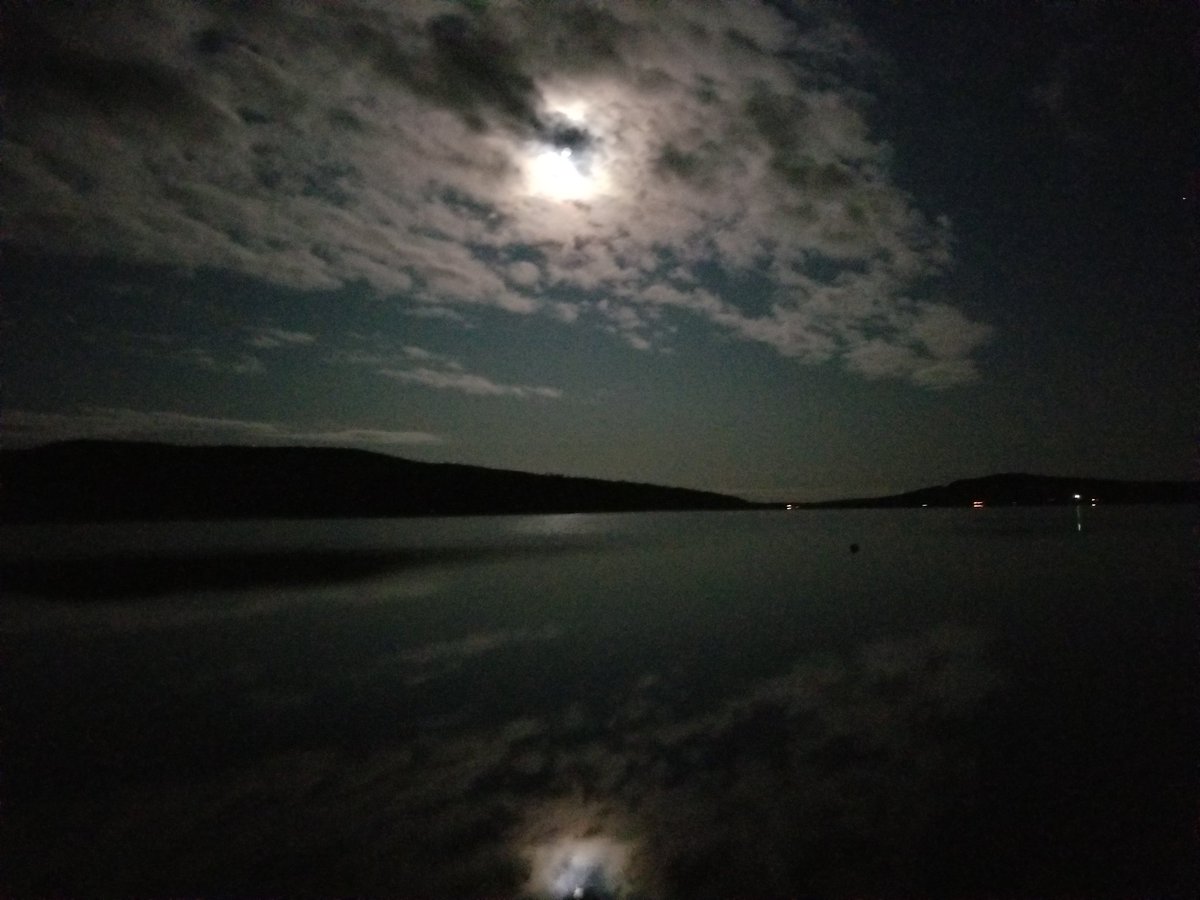 JohnnyJSullivan's tweet photo. Moon rise! : ) #moon https://t.co/5jyYTl5Faw