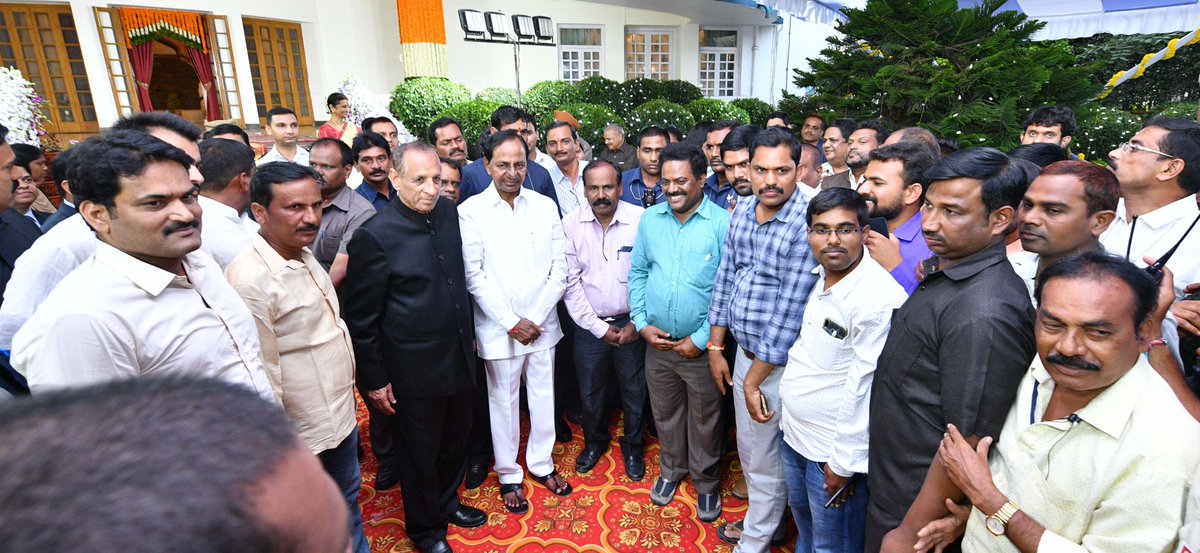 TelanganaCMO's tweet photo. On the occasion of 73rd Independence Day Hon'ble Governor Sri ESL. Narasimhan hosted an 'At Home' reception at Raj Bhavan today. Hon'ble Chief Minister Sri K. Chandrashekar Rao, Ministers, MPs, MLAs, leaders of various political parties and other dignitaries have attended. https://t.co/1PwgKRUSjB