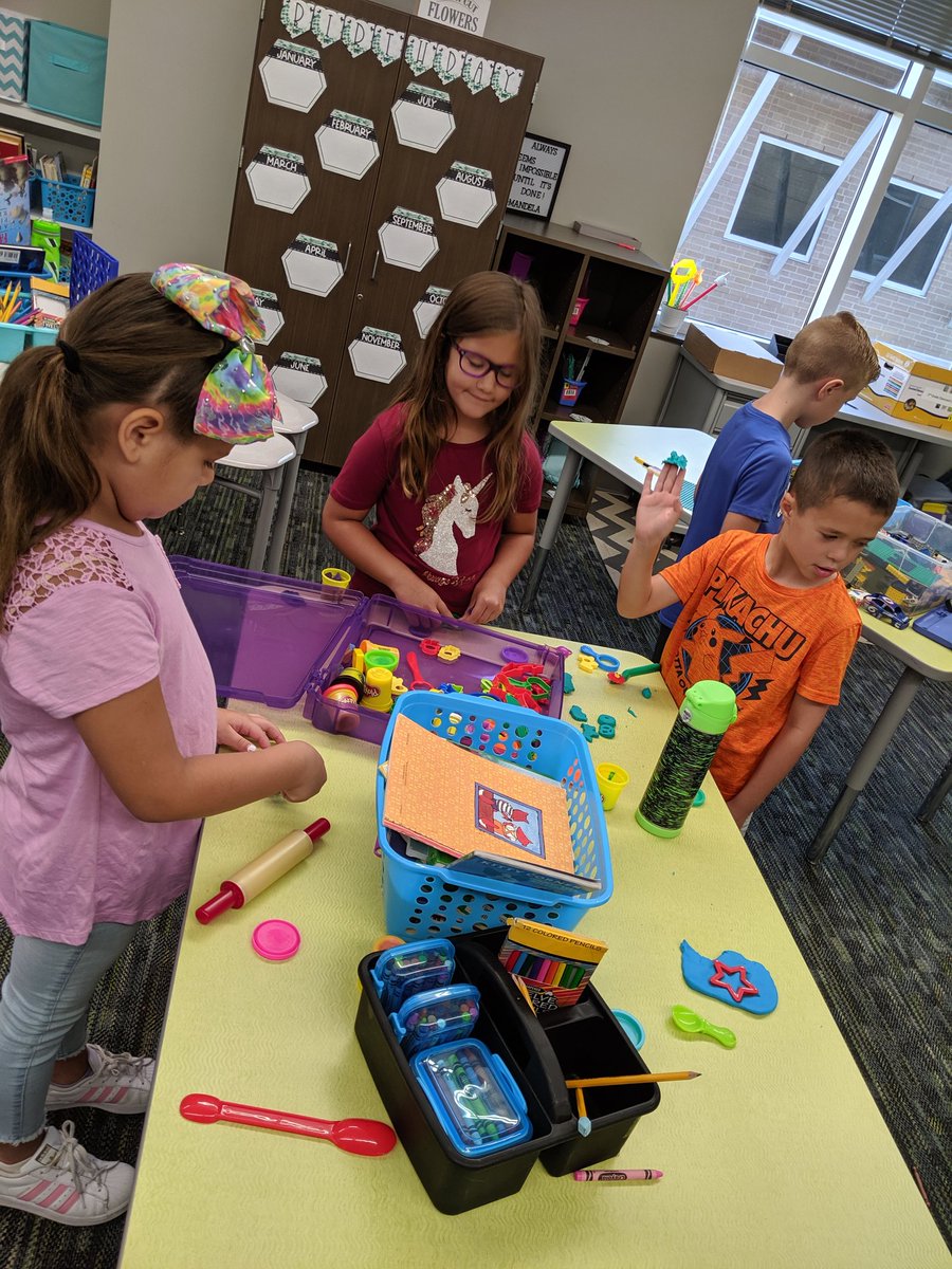 Mrs_Gawel's tweet photo. First day of morning choice, and it was awesome!  That you @adamdovico for inspiration at @getyourteachon!   I can't wait to build up my choices as the year continues!  #wearegroves #humbisdlight #bethelight #morningchoice @HumbleISD_GE @HumbleISD https://t.co/NHWVpjKVJ7