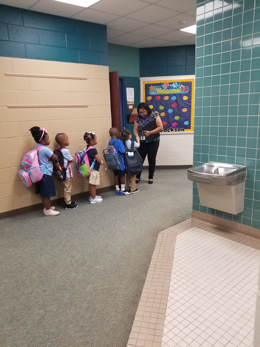 KristalWashin16's tweet photo. Our Kindergarten Allstars are focused and ready for a Thrilling Thursday!!! #Springway #Teachupspring #Threshold #Readaloud #MajorAllstars https://t.co/dATFKKACca