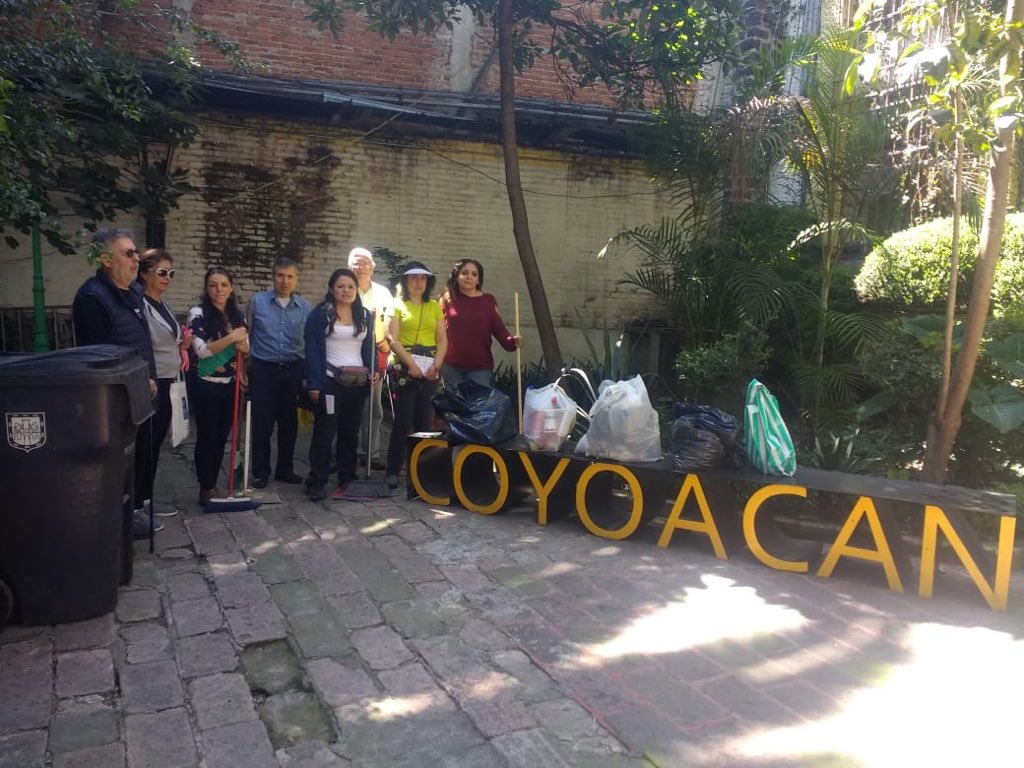 amigos_ofcm's tweet photo. Pero su hijo sí y pretende hacerlo en Cuauhtémoc #68 @Alcaldia_Coy . Entonces: Ya tenemos 8 puntos de generación de basura de @CAFELJAROCHO, 1 de “La hija del Jarocho” y ahora su tigrito. ¡No más fuentes de basura. Vecinos limpian desastres de @CAFELJAROCHO https://t.co/6pZURwMgbB