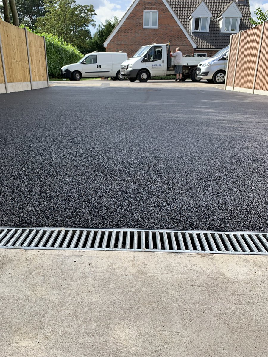 BayparkCons's tweet photo. Driveway in Lincoln prepared and resurfaced with 6mm wearing course, also we resurfaced the service trench to this new development. 

☎️ 01673 863188

💻 https://t.co/Qq1UkJvqcg https://t.co/5T70EvC4eg