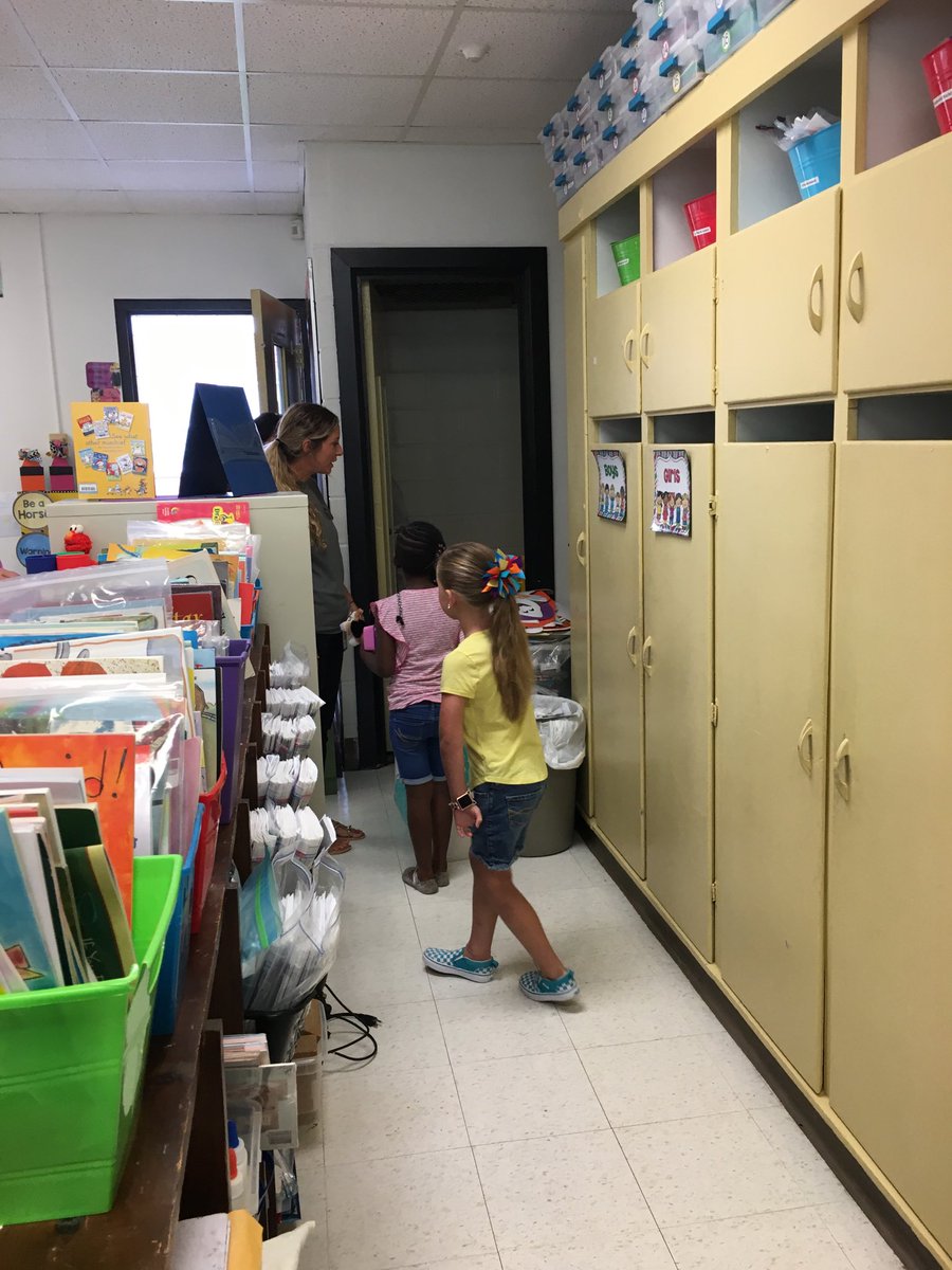 lckdarkhorses's tweet photo. Welcoming future Clinton DarkHorses to LC Kerr https://t.co/Kio6UNe4G4