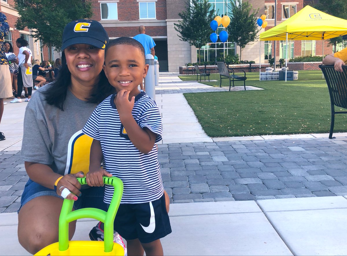 UTChattanooga's tweet image. Our Mini Mocs are happy to lend a hand today too! 💙💛

#MocsFlockBack
@utchousing