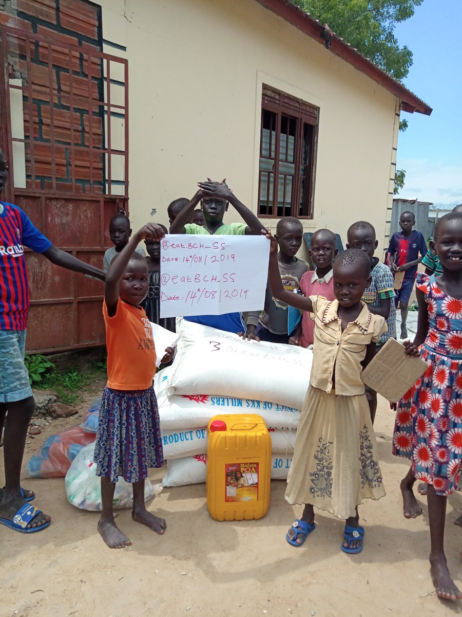 eatBCH_SS's tweet photo. A pupil from merry land orphans school send a peace sign to the #BCH community during the launching of feeding program at their school by @eatBCH_SS in #Bor @bitcoininfo @AtakaHub @tipprbot @btcfork @BitcoinTribe #bch4everyone it our duty to help the helpless. https://t.co/5eRgwv4JR8
