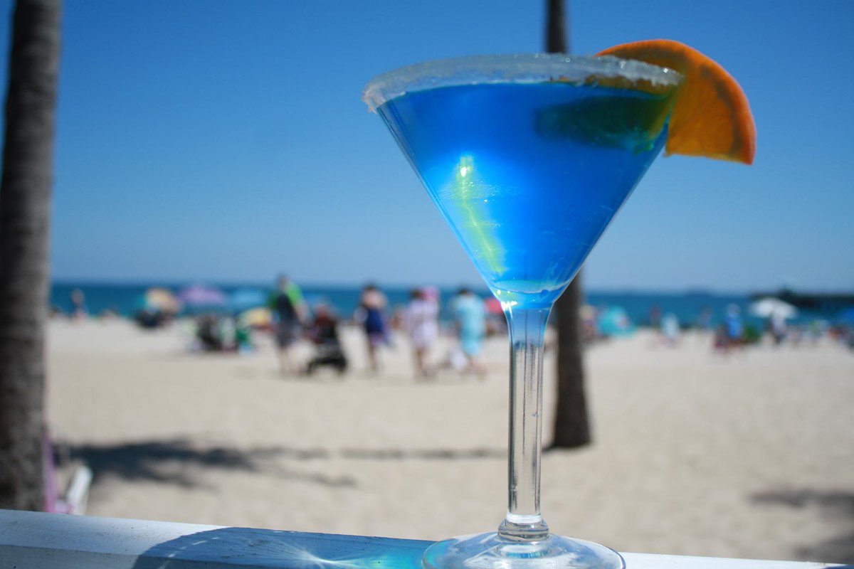 arubabeachcafe's tweet photo. Aruba is having a contest! Winner receives $100 gift card. All you have to do is 'Share This Post'! (One share per person, duplicates will be disqualified.) Winner announced August 30th! 🍹☀️🌴😎 #sharingiscaring #sharingcontest #100dollarprize #lbts #onthebeach #arubabeachcafe https://t.co/8PoYKd0oJh