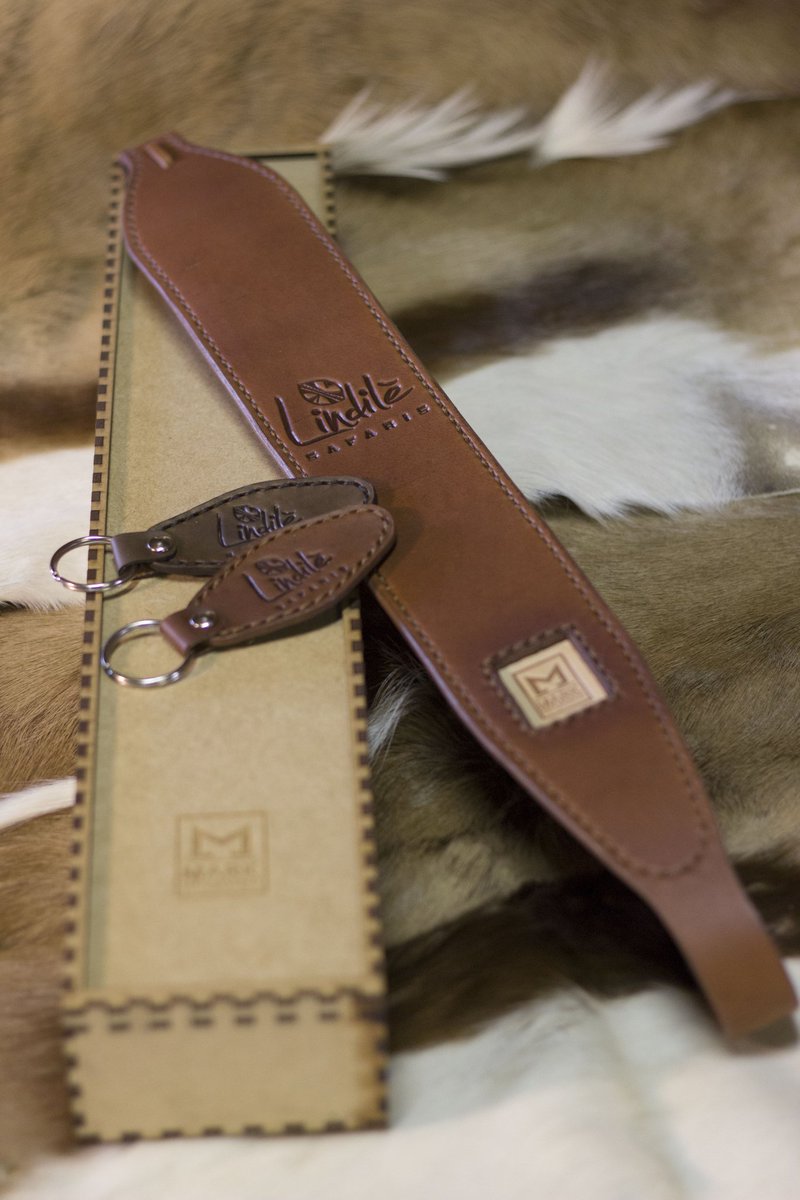 MarkOfLegend1's tweet photo. Some branded items for Lindilè Safaris. Padded rifle sling and keyrings. All hand-stitched.
#markoflegend #genuineleather #realleather #rifleslings #keyrings #handstitched https://t.co/xbhU2r7MYr