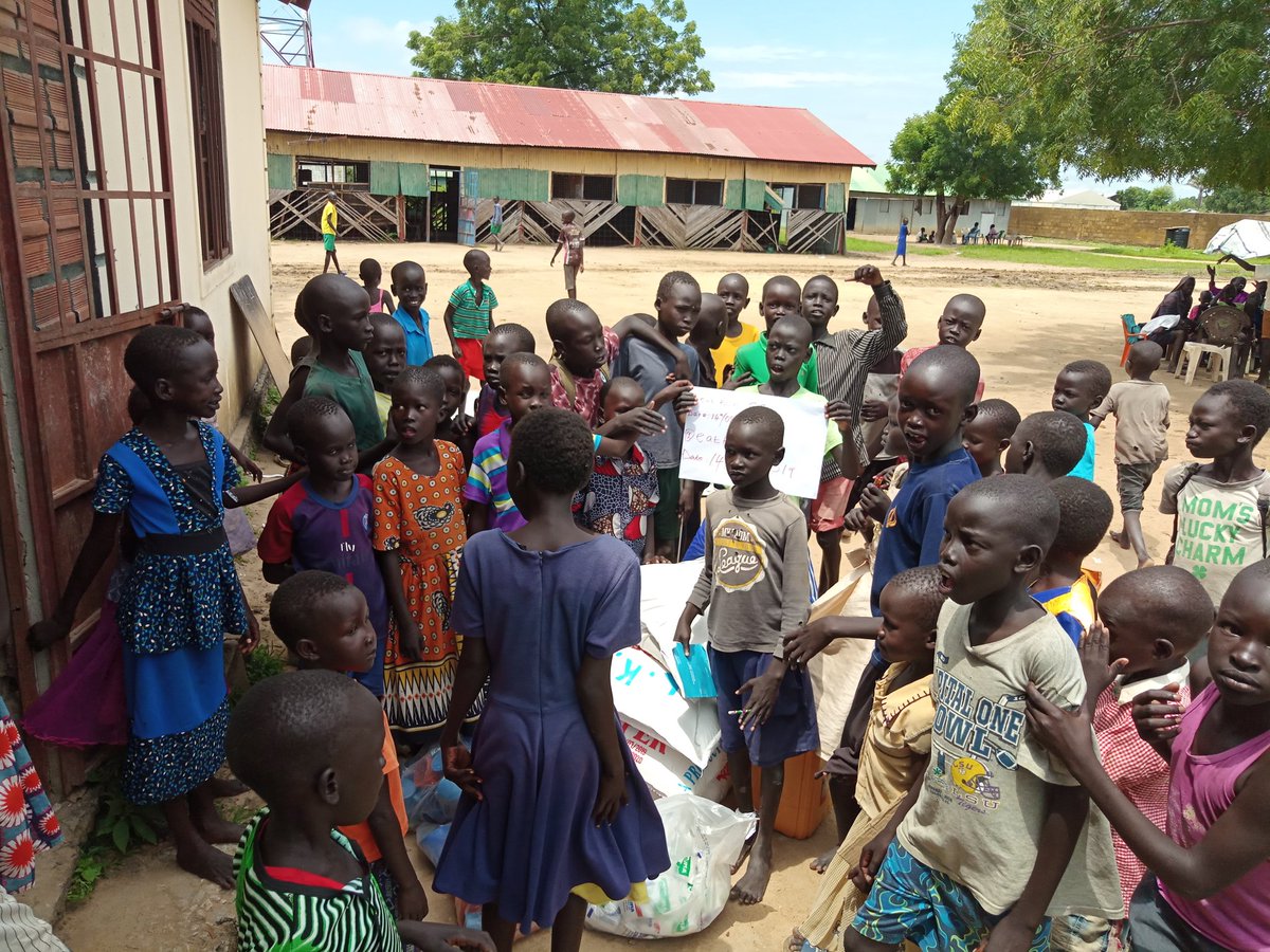 eatBCH_SS's tweet photo. A pupil from merry land orphans school send a peace sign to the #BCH community during the launching of feeding program at their school by @eatBCH_SS in #Bor @bitcoininfo @AtakaHub @tipprbot @btcfork @BitcoinTribe #bch4everyone it our duty to help the helpless. https://t.co/5eRgwv4JR8