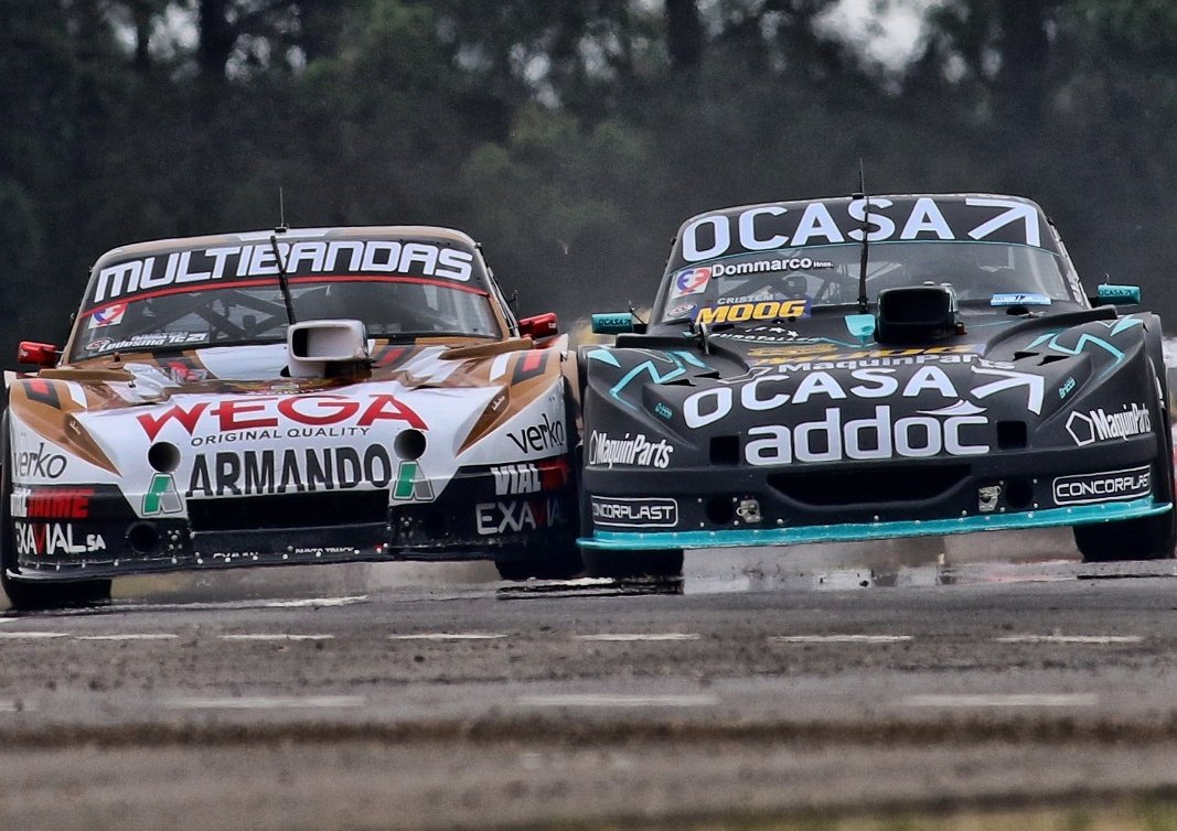 BHfotosok's tweet photo. TC Concordia - Pelea entre @leonelpernia @chledesmaok por la punta de la final // Photo by @bh_fotos_ https://t.co/LnbOxvXj1c